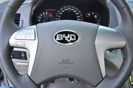 2013款比亚迪M6 2.0L手动舒适型