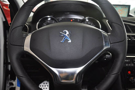 2013款标致3008 1.6THP至尚版