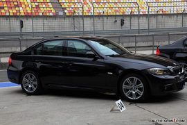 2009款宝马325i M运动型