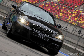 2009款宝马325i M运动型