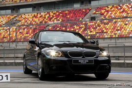 2009款宝马325i M运动型