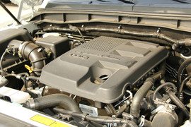 2013款江铃驭胜S350 2.4T两驱自动柴油豪华版