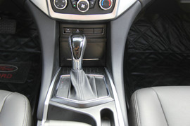 2013款江铃驭胜S350 2.4T两驱自动柴油豪华版