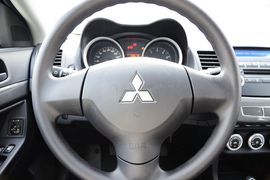 2013款三菱翼神风尚版1.6L手动经典型
