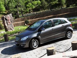 2009款奔驰B200时尚型试驾