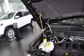 2014款Jeep指南者2.0L两驱豪华版