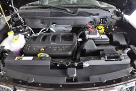 2014款Jeep指南者2.0L两驱豪华版