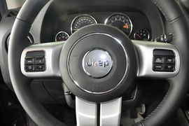 2014款Jeep指南者2.0L两驱豪华版