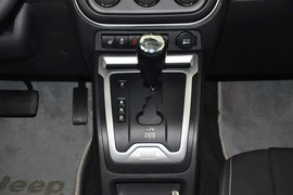 2014款Jeep指南者2.0L两驱豪华版