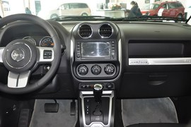 2014款Jeep指南者2.0L两驱豪华版