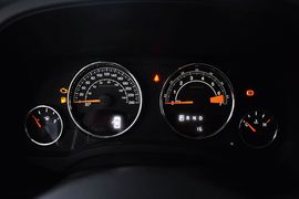 2014款Jeep指南者2.0L两驱豪华版