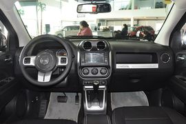 2014款Jeep指南者2.0L两驱豪华版