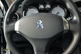 2013款标致408 2.0L手自一体舒适版