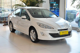 2013款标致408 2.0L手自一体舒适版