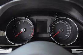 2013款大众宝来1.6L手动时尚型