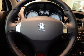 2014款标致408 2.0L车载互联豪华版