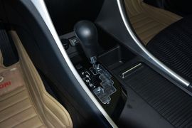 2013款北京现代索纳塔八2.0L GLS自动领先版