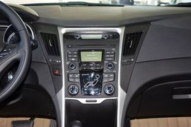 2013款北京现代索纳塔八2.0L GLS自动领先版