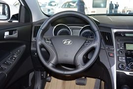 2013款北京现代索纳塔八2.0L GLS自动领先版