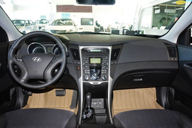 2013款北京现代索纳塔八2.0L GLS自动领先版