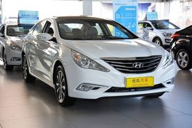 2013款北京现代索纳塔八2.0L GLS自动领先版