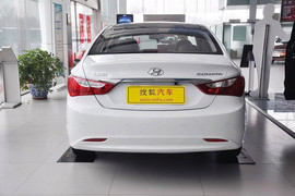 2013款北京现代索纳塔八2.0L GLS自动领先版