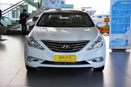 2013款北京现代索纳塔八2.0L GLS自动领先版