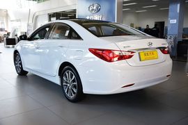 2013款北京现代索纳塔八2.0L GLS自动领先版