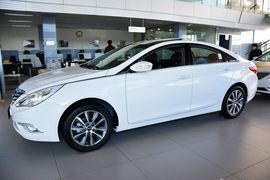 2013款北京现代索纳塔八2.0L GLS自动领先版