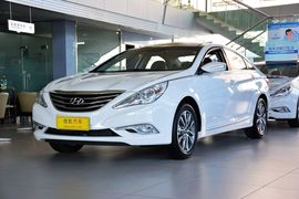 2013款北京现代索纳塔八2.0L GLS自动领先版