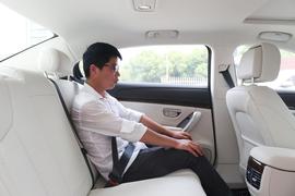 后排空间