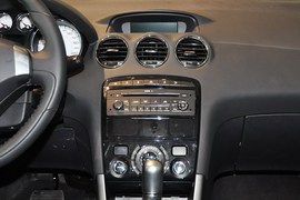 2013款标致408 2.0L手自一体豪华版