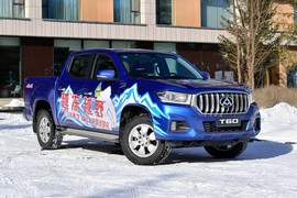 2017款上汽大通T60 2.8T柴油手动四驱高底盘豪华型小双排国V