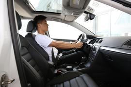 2016款大众高尔夫 230TSI 自动豪华型