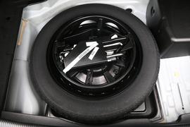 2016款奔驰E200 轿跑车 灵动版