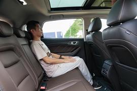 后排空间
