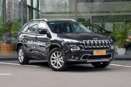 2017款Jeep自由光 2.4L 专业版智能包