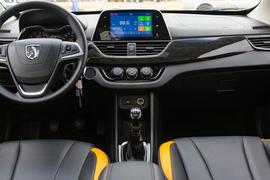 2016款宝骏310 1.2L 手动豪华型