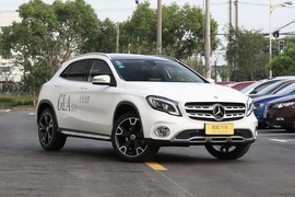 2017款奔驰GLA 220 4MATIC 豪华型