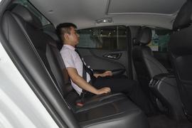 后排空间