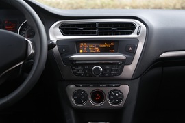 2014款东风标致301 1.6自动尊贵 试驾实拍