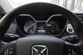 2016款江铃驭胜S330 1.5L GTDi 自动两驱尊贵版
