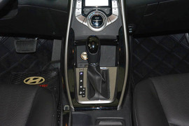 2012款现代朗动1.6L DLX手自一体尊贵型