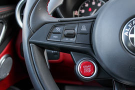 2017款阿尔法罗密欧Giulia 2.9T V6 四叶草版