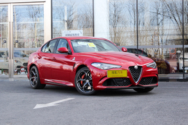 2017款阿尔法罗密欧Giulia 2.9T V6 四叶草版