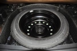 2013款东风风行景逸X5 1.6L手动尊享型 京V