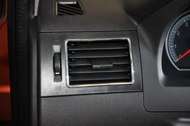 2013款东风风行景逸X5 1.6L手动尊享型 京V