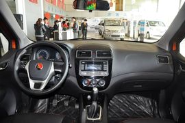 2013款东风风行景逸X5 1.6L手动尊享型 京V