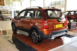 2013款东风风行景逸X5 1.6L手动尊享型 京V