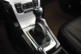 2013款比亚迪速锐1.5L手动豪华型